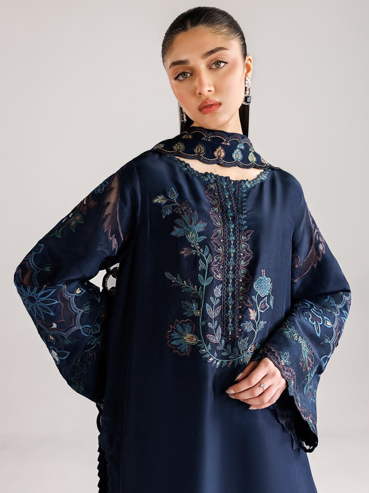 Iznik Winter Collection Heavy Embroidered image 2