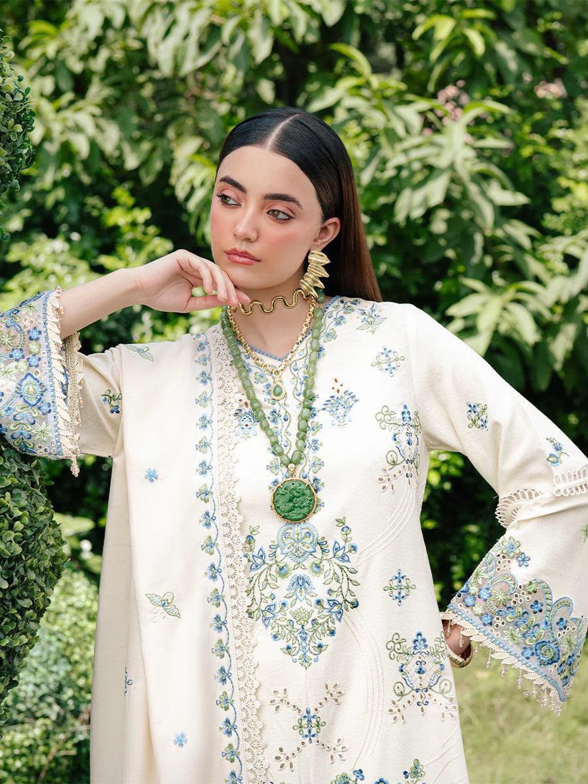 Mahnur Luxury Heavy Embroidered image 3